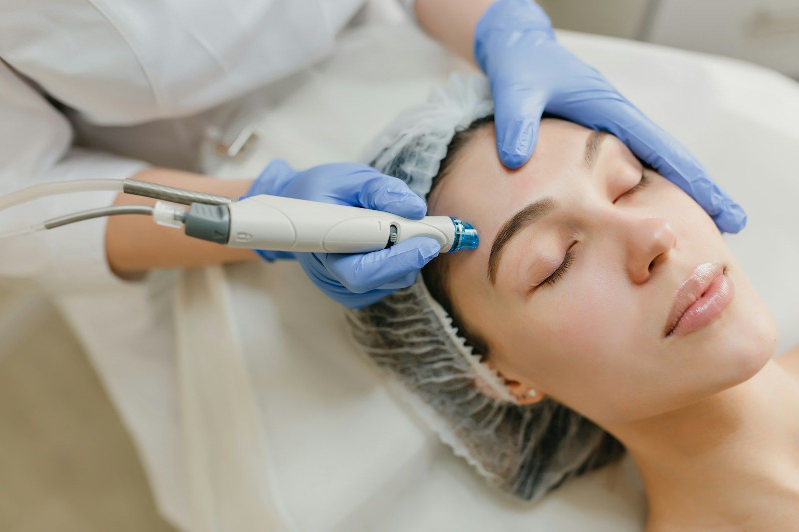 Tratamiento facial en un centro de estética